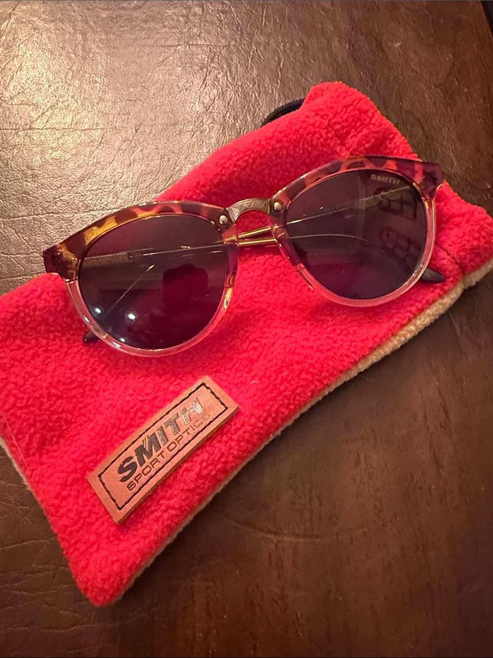 SMITH Tortoiseshell Frame Sunglasses with Gold Bridge and Dark Lenses